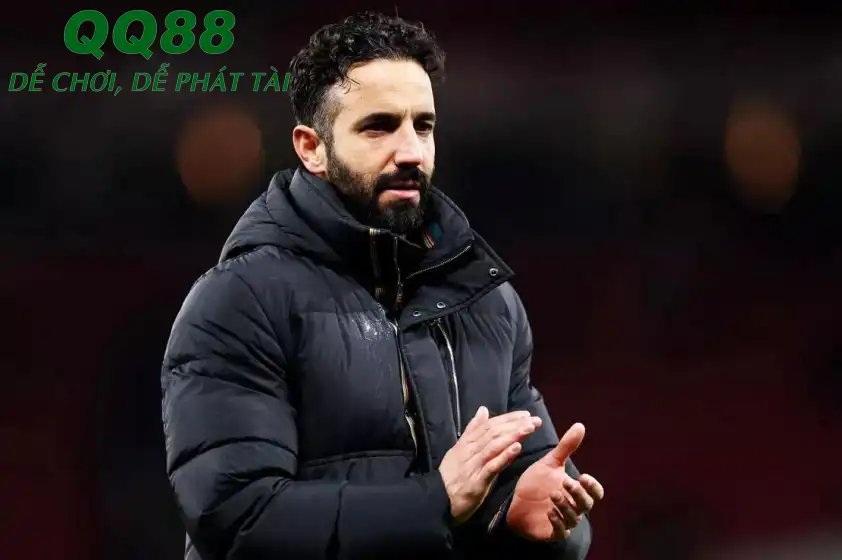   Amorim không hài lòng với màn trình diễn của dàn sao MU - Ảnh: Mirror  