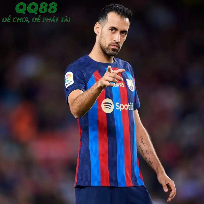 Đến những người tầm cỡ như Busquets cũng không thể góp mặt trong đội hình (Ảnh: The Guardian). Đến những người tầm cỡ như Busquets cũng không thể góp mặt trong đội hình (Ảnh: The Guardian).