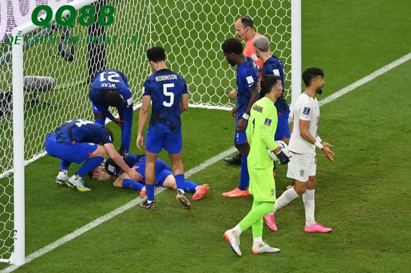 Các cầu thủ giờ đây sẽ khó có thể câu giờ (ảnh: GOAL).